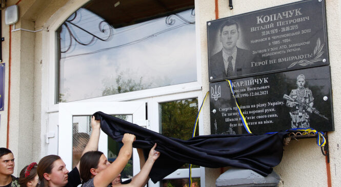Напередодні 30-ї річниці Незалежності України у селі Черепківці Глибоцької громади відкрили меморіальну дошку загиблому Герою (ФОТО)