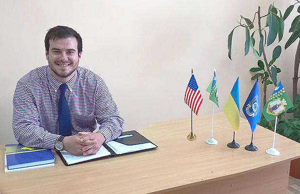 Волонтер із США вже встиг полюбити Україну і Глибоку