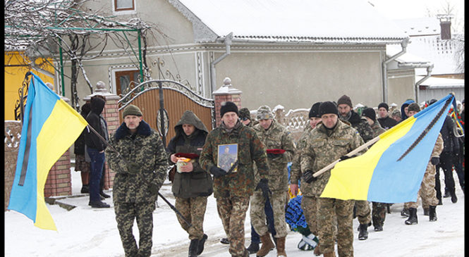 Із загиблими у зоні АТО українським воїном Володимиром Анадимбом попрощалися у селі Тереблече