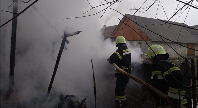 Пожежа у селі Йорданешти знищила будівлю та господарську техніку