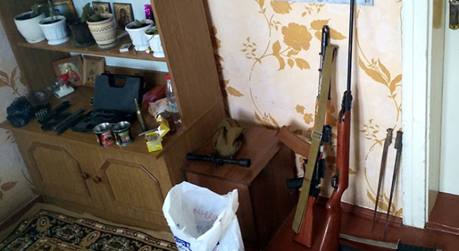 На Глибоччині правохоронці вилучили зброю з помешкання покійного учасника АТО