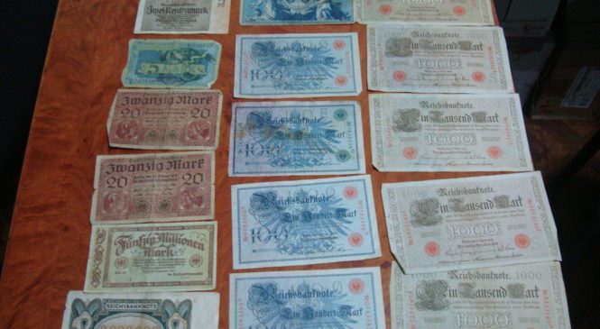 Чернівецькі митники вилучили старовинні грошові знаки Німеччини