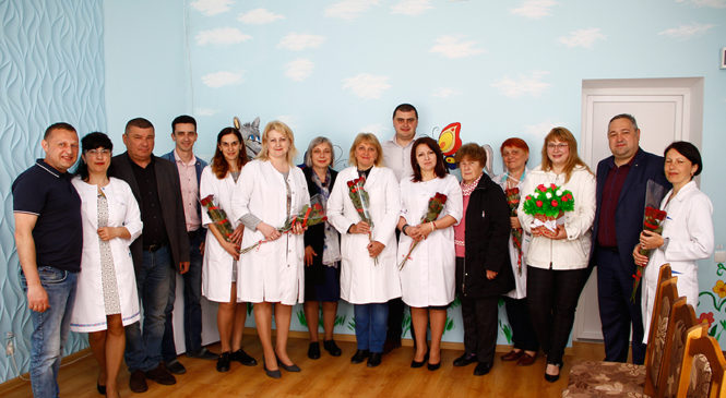 У Глибоцькому центрі ПМСД Глибоцької ОТГ вдячні пацієнти вітали своїх сімейних лікарів