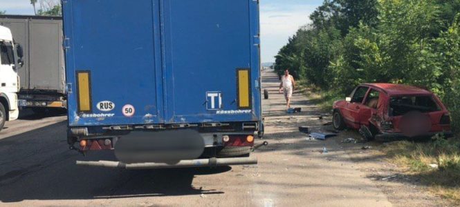 у селі Тереблече сталося ДТП: вантажівка протаранила легковий автомобіль