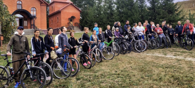 З молитвою і за здоровий спосіб життя: на Буковині вперше відбулася паломницька велопроща