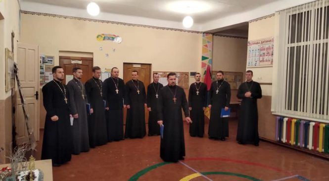 У Червоній Діброві відбувся концерт духовної патріотичної пісні у виконанні священників- капеланів ПЦУ