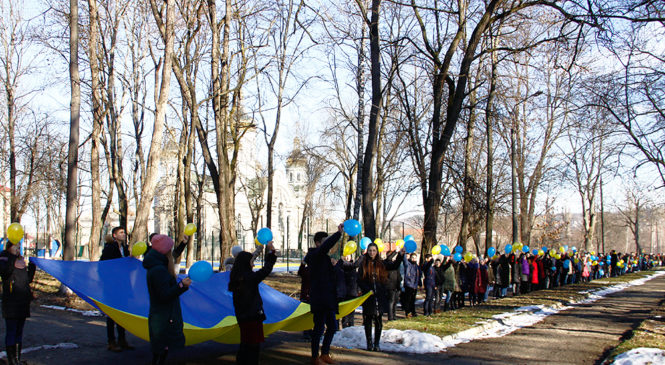 Глибоцькі школярі влаштували флешмоб до Дня Соборності України