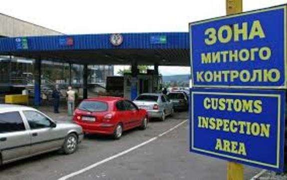 На Буковині перетнути кордону на своєму авто можна лише на «Порубному»