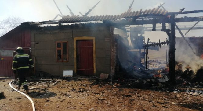 Пожежа у Тарашанах: горіла господарська будівля