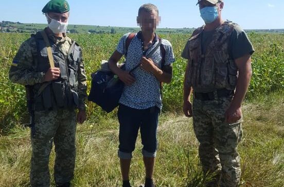 Прикордонники відділу «Порубне» затримали іноземця, який намагався незаконно перетнути державний кордон