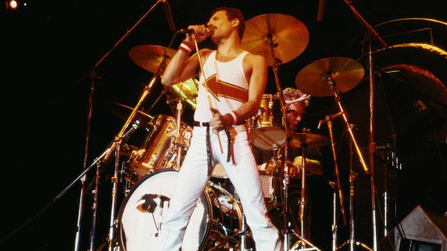 Сьогодні, 5 вересня, легендарному рок-музиканту, лідеру гурту Queen Фредді Меркьюрі виповнилось би 74 роки