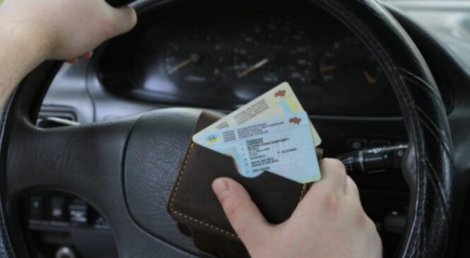 Кабмін затвердив нові посвідчення водія та свідоцтво про реєстрації авто