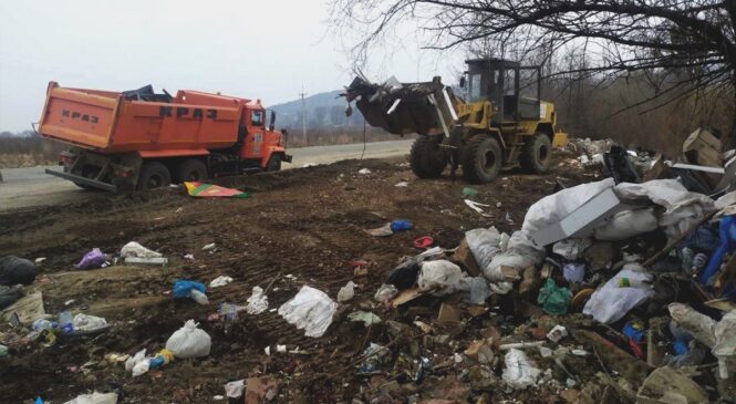 Не робіть сміттєзвалища на узбіччях автодоріг!