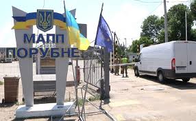 У ПП “Порубне” більше сотні вантажівок чекають на виїзд з України