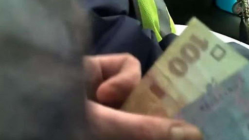 17000 гривень штрафу присудили буковинцю, який надав патрульному хабара