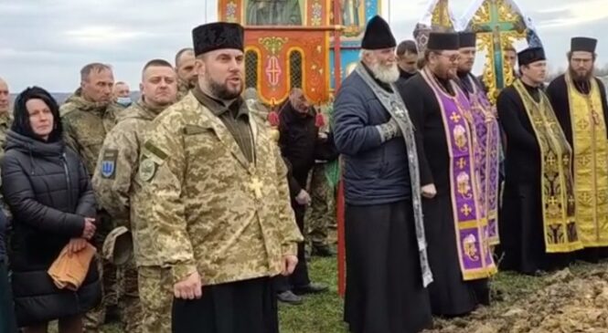 На похороні воїна ЗСУ священник ПЦУ сказав проповідь, від якої московські попи розбіглися