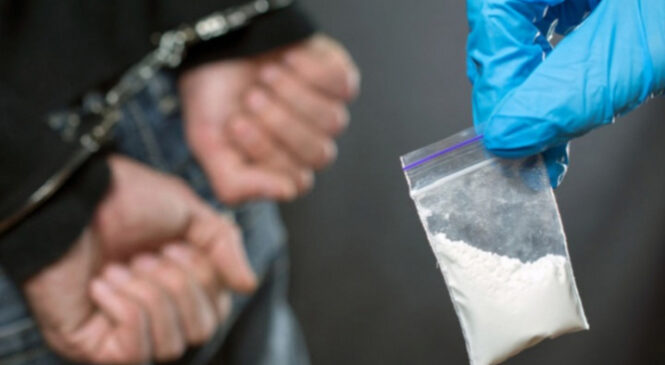 У Чернівцях слідчі поліції повідомили про підозру буковинцю за зберігання та збут наркотиків