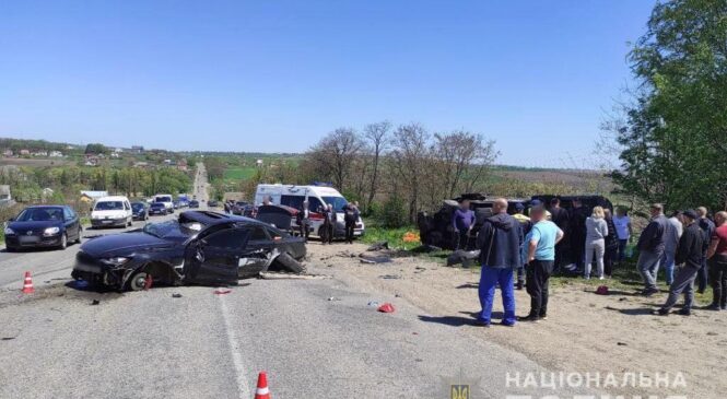Внаслідок аварії травми отримали двоє водіїв та пасажирка