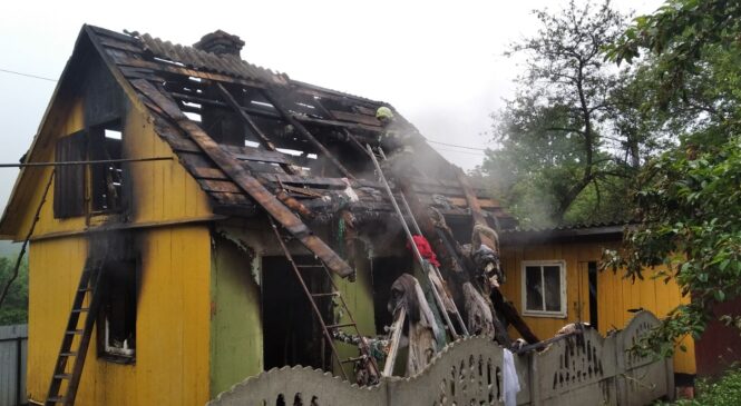 У селі Турятка під час пожежі було  знищено приміщення літньої кухні та горища