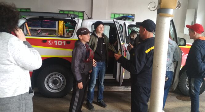 Державну пожежно-рятувальну частину смт Глибока відвідали учні Глибоцької гімназії