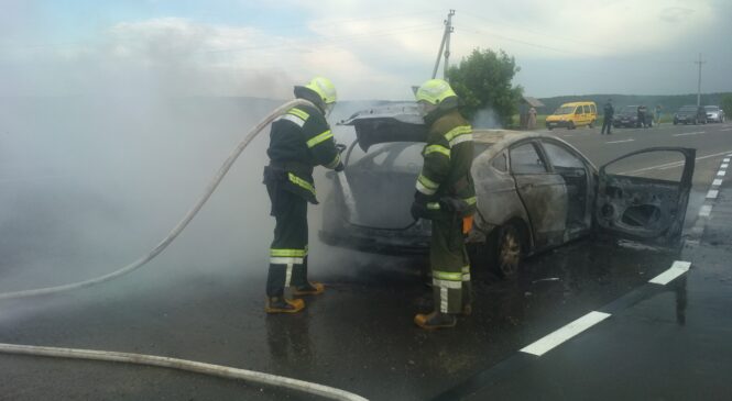 у селі Грушівка, під час руху загорілося авто