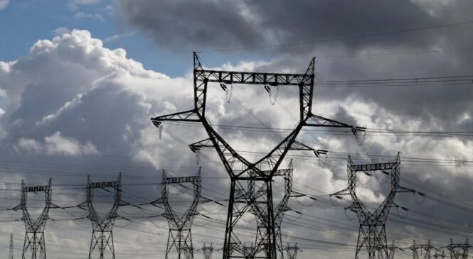Уряд зберіг ціну на електрику на рівні 1,68 грн до початку серпня