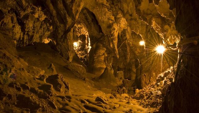 У печеру “Попелюшка” на межі Молдови, України і Румунії прокопали вхід з боку Буковини