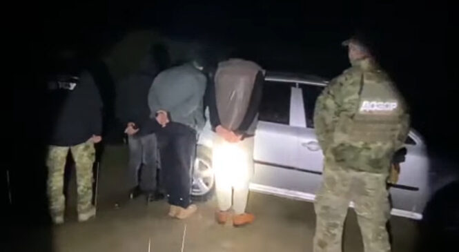 На Буковині поліцейські задокументували незаконне переміщення іноземців через державний кордон поблизу села Багринівка