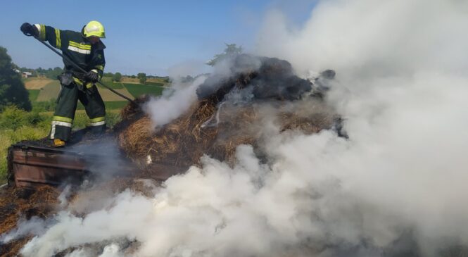 На Глибоччині у селі Грушівка  в полі згорів трактор