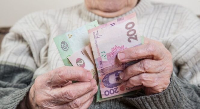 Пенсіонери віком 70+ отримають у 2022 році щомісячні доплати до пенсії