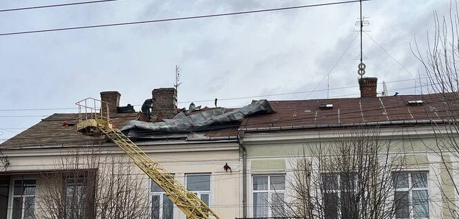 У селі Валя Кузьміна буревієм пошкоджено дах школи