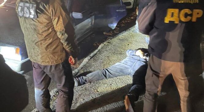 Чернівецькі поліцейські затримали чоловіка за розбійний напад
