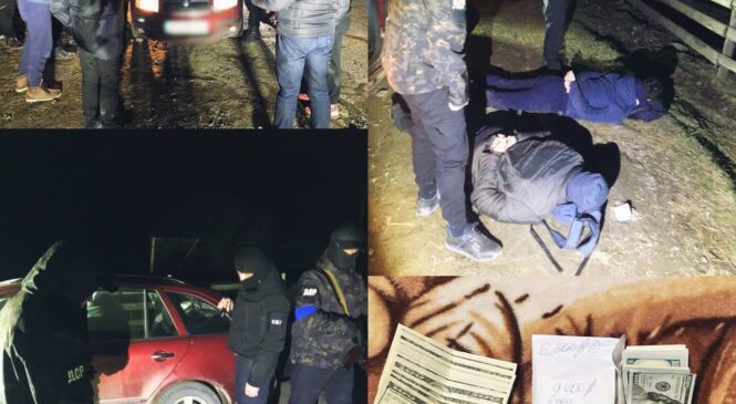 7500 доларів США за нелегальний трансфер військовозобов’язаних чоловіків: на Буковині поліцейські затримали п’ятьох осіб