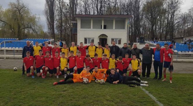 Футбольна команда вимушених переселенців з Києва тренується в Глибоці