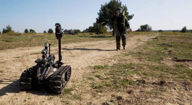 Британська компанія передасть Україні 10 саперних роботів TALON для розмінування територій