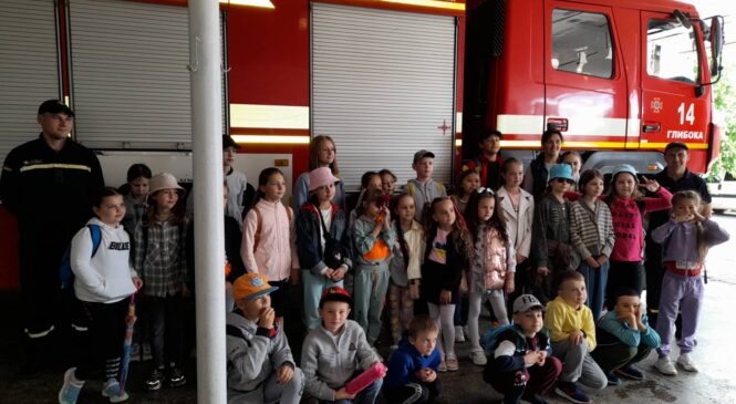 Дітлахи з будинку творчості та юнацтва Глибоцької територіальної громади відвідали пожежно-рятувальну частину