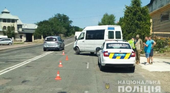 Слідчі поліції розслідують обставини дорожньо-транспортної пригоди у селі Коровія, в якій травмувався велосипедист