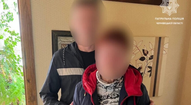 У Чернівцях патрульні допомогли дістатися додому жінці, що заблукала