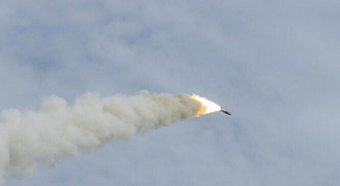 ЗСУ знищили російський гелікоптер Мі-24, а ворог вдарив по Запоріжжю та Дніпропетровщині: головне за ніч