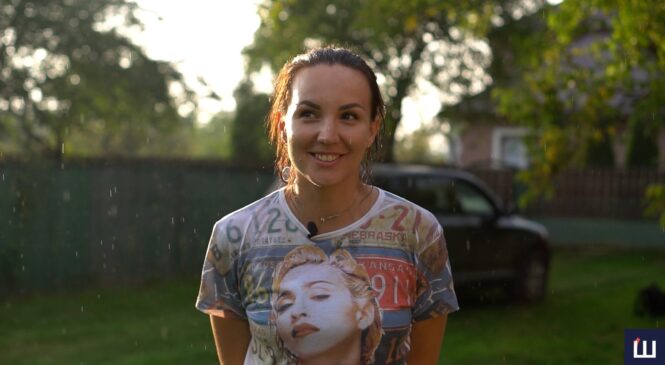 Відновити бізнес з нуля: як переселенка з Рубіжного робить дитячі гойдалки в селі на Буковині