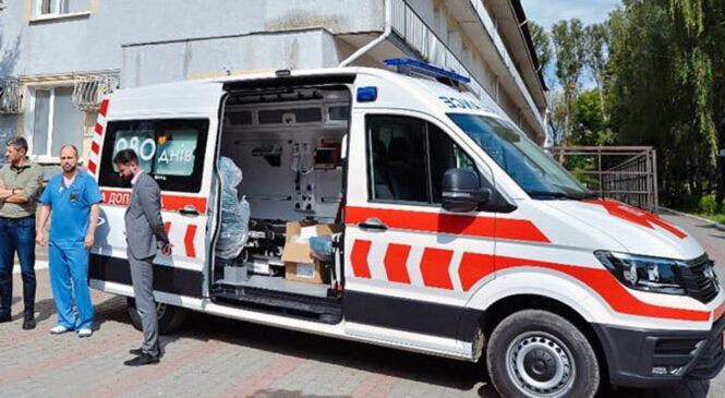 У Чернівцях обласна дитяча лікарня отримала реанімобіль за понад 3 млн грн