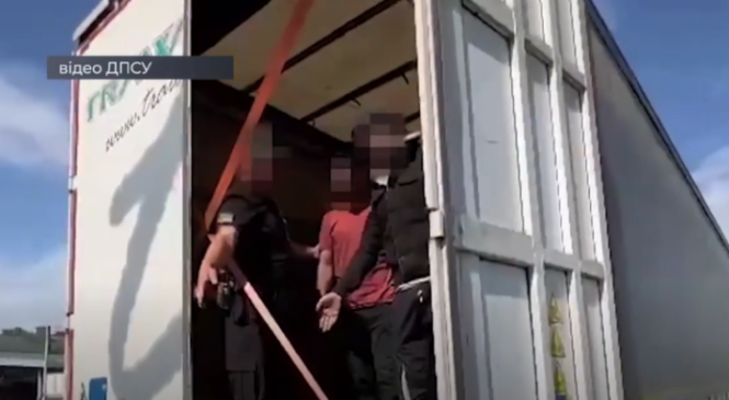 Три доби ховались у кузові: прикордонники виявили нелегалів із Сирії