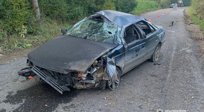 У передмісті Чернівців чоловік перекинувся на своєму авто. Він у реанімації