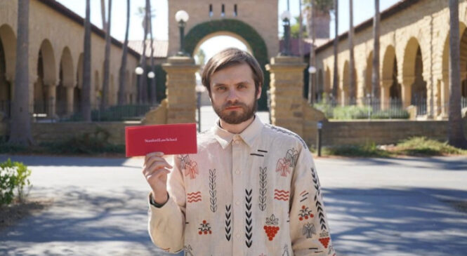 Помічник судді антикорупційного суду став студентом і виїхав до Америки на навчання