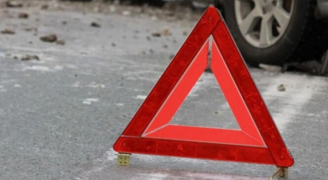 У селі Давидівка автівка врізалася в дерево, постраждали діти