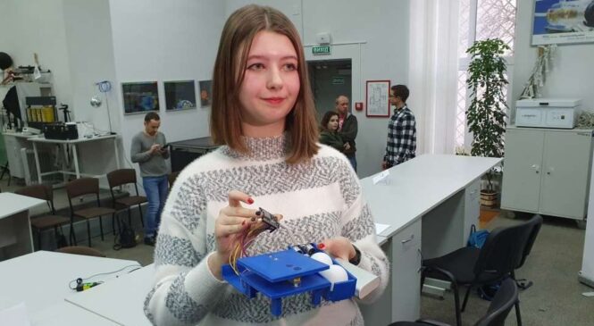 Отримала «золото» в Канаді: випускниця з Хмельницького створила пристрій для дезінфекції