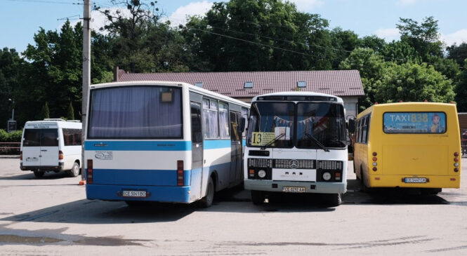 У Чернівцях відновили два автобусні маршрути