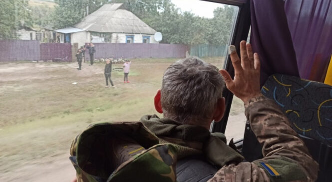 «Хлопці, вибачте, чим багаті…»: репортаж із Харківщини кореспондента «МБ», який зараз служить у ЗСУ