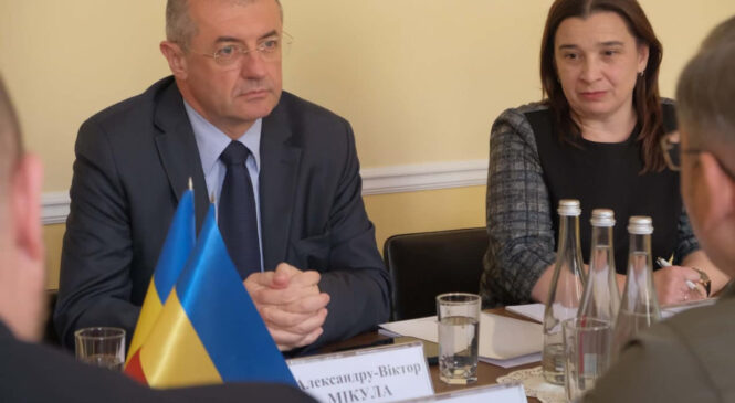 Румунський посол заявив у Чернівцях, що його країна підтримує територіальну цілісність України