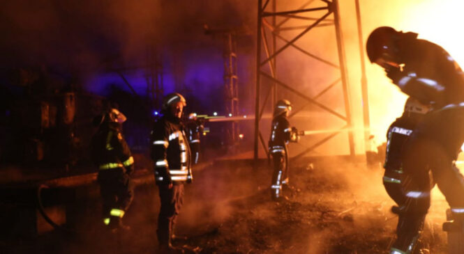 Рашисти ракетами влучили у Харківську ТЕЦ: яка ситуація в областях зі світлом і що на це сказав президент